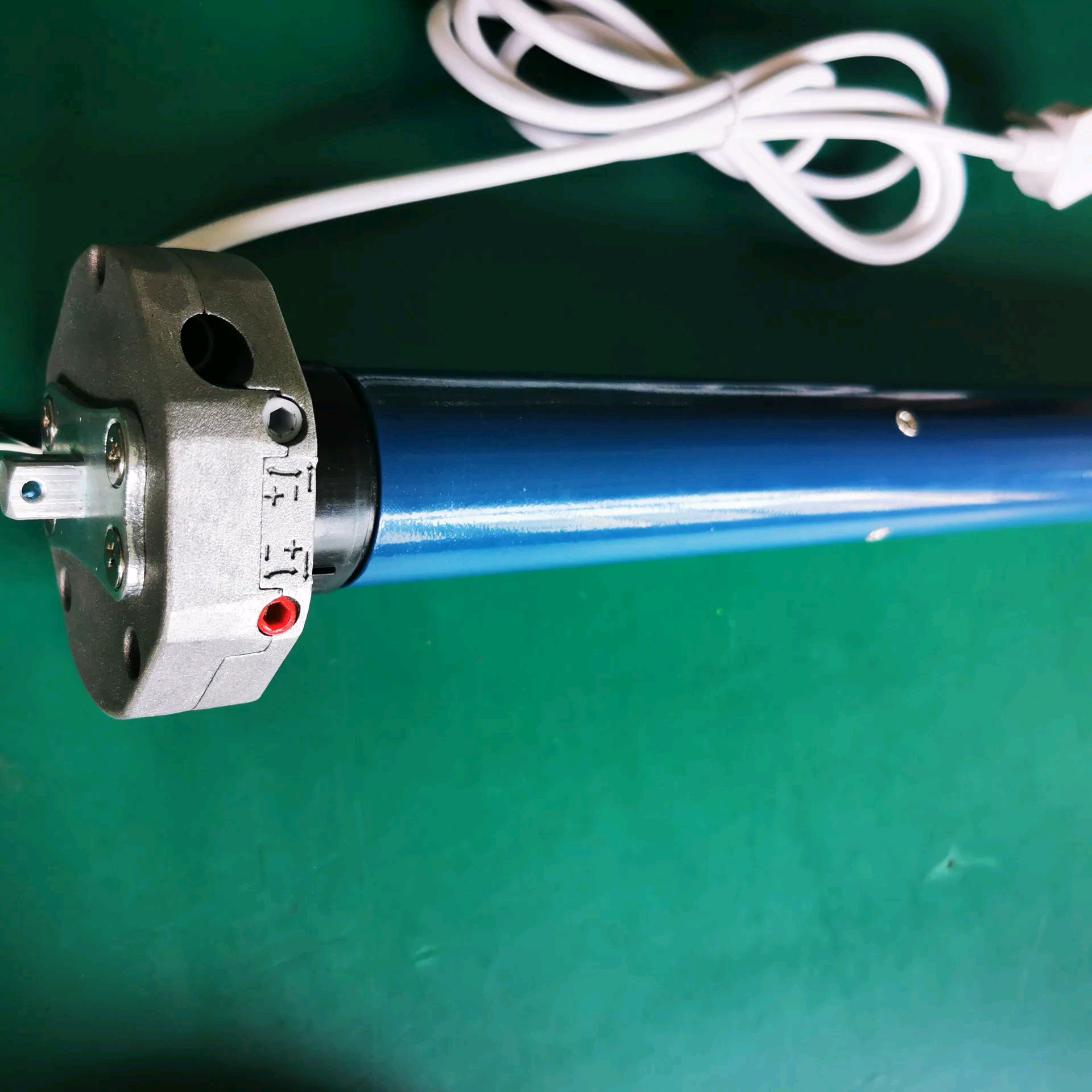 卷簾門管狀電機限位調節方法